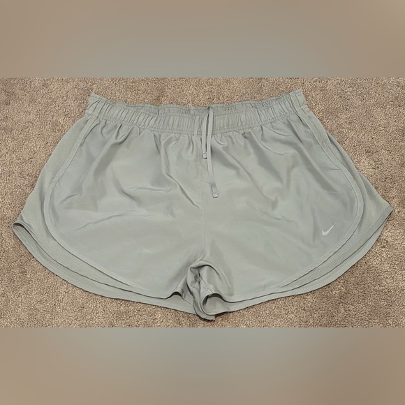 Nike Pants - Nike Dri Fit Women’s Gray Lined Athletic Shorts Size XL Measured 32x3